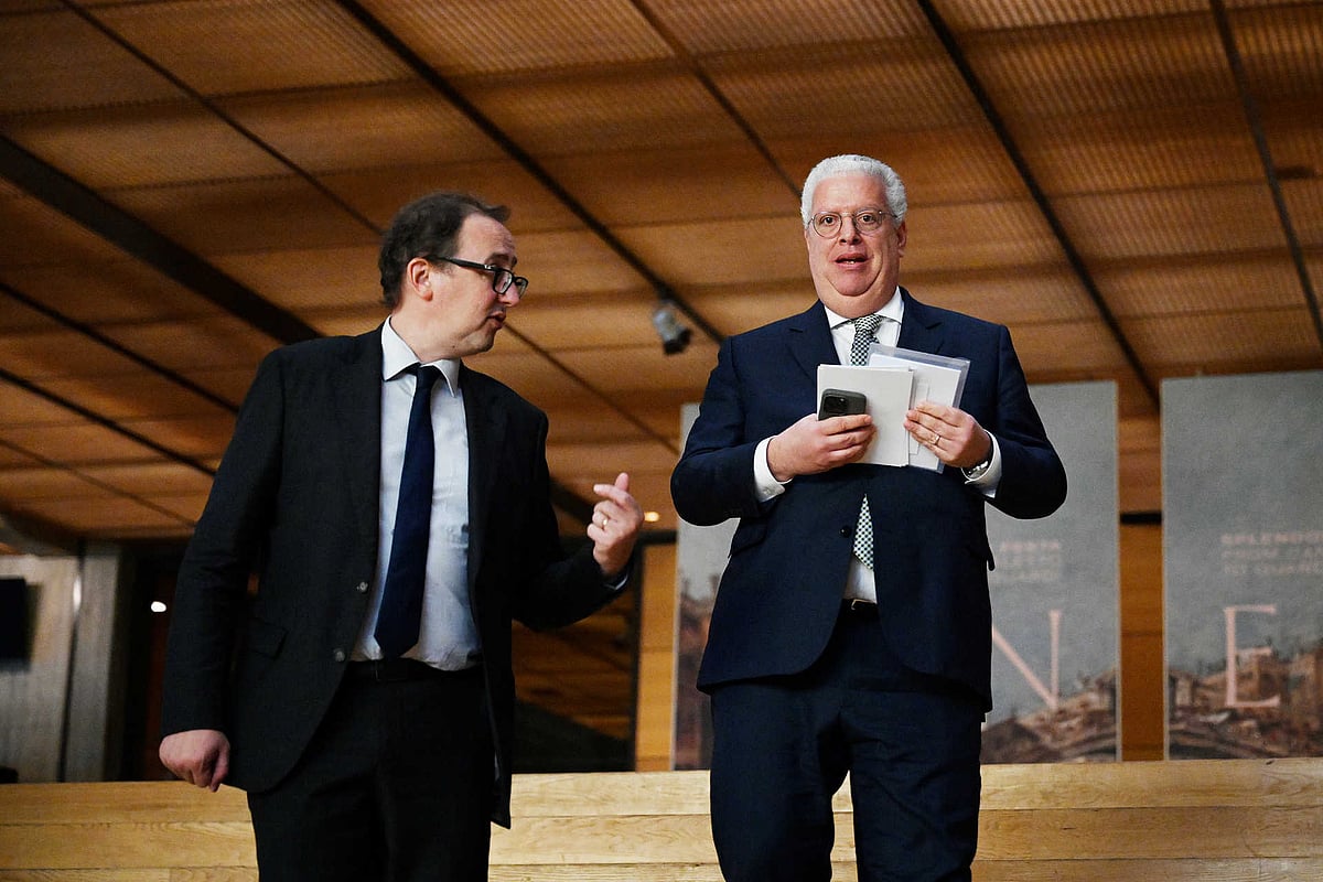 Pedro Reis, ministro da Economia, com Filipe Alves, diretor do DN.
